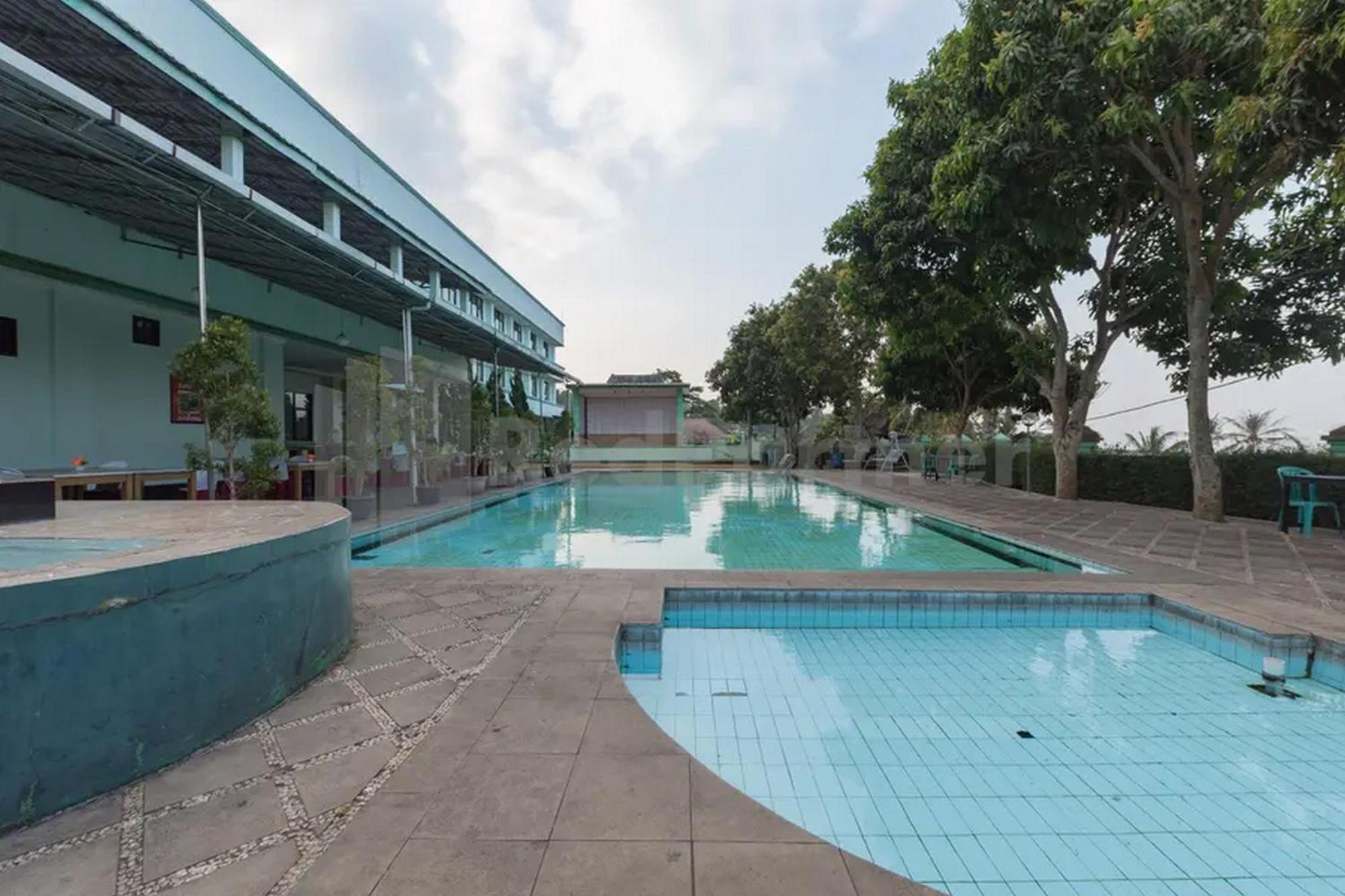 Hotel Ayong Linggarjati Kuningan Mitra Reddoorz Exterior foto