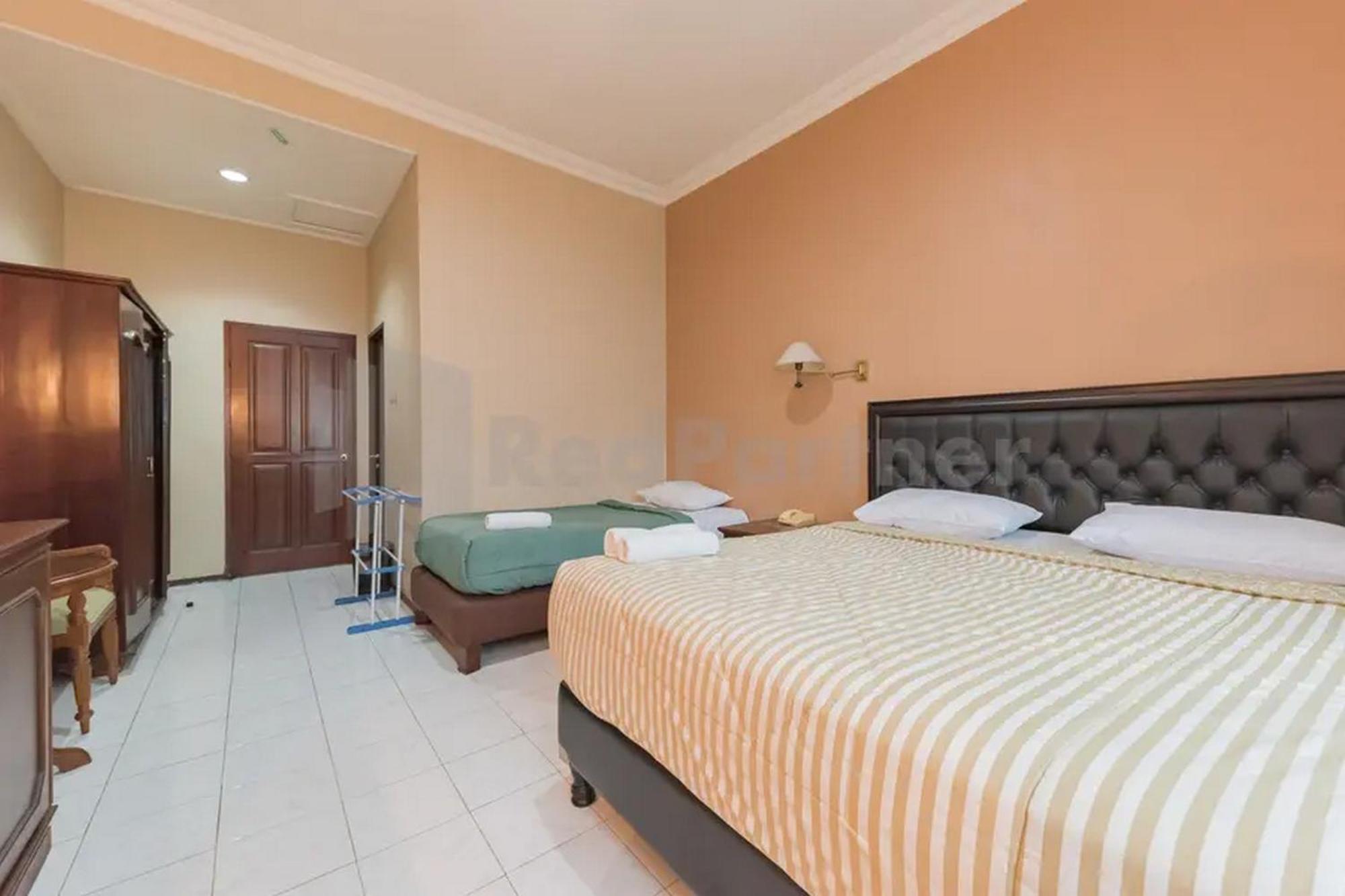 Hotel Ayong Linggarjati Kuningan Mitra Reddoorz Exterior foto